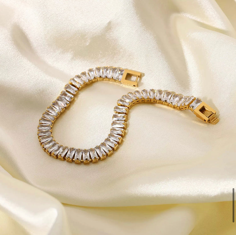Tennis bracelet