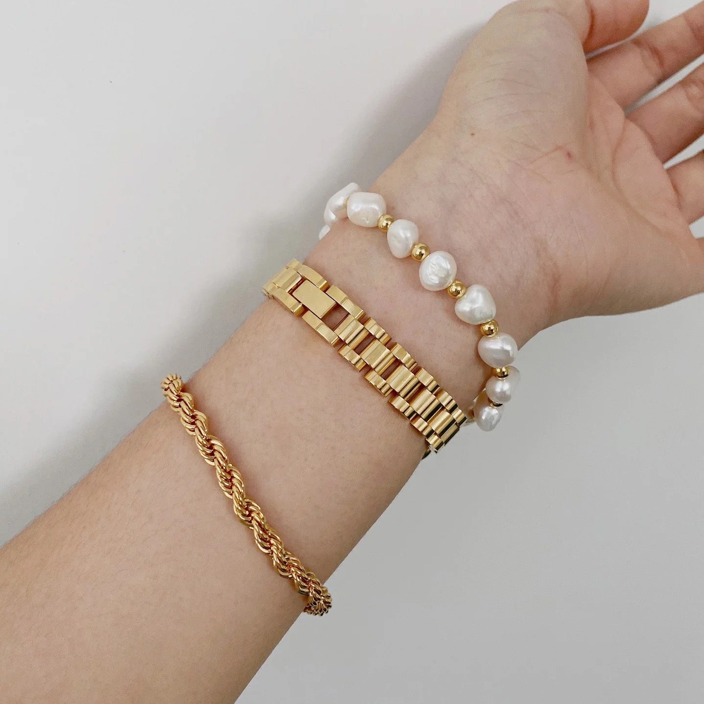 Golden link bracelet