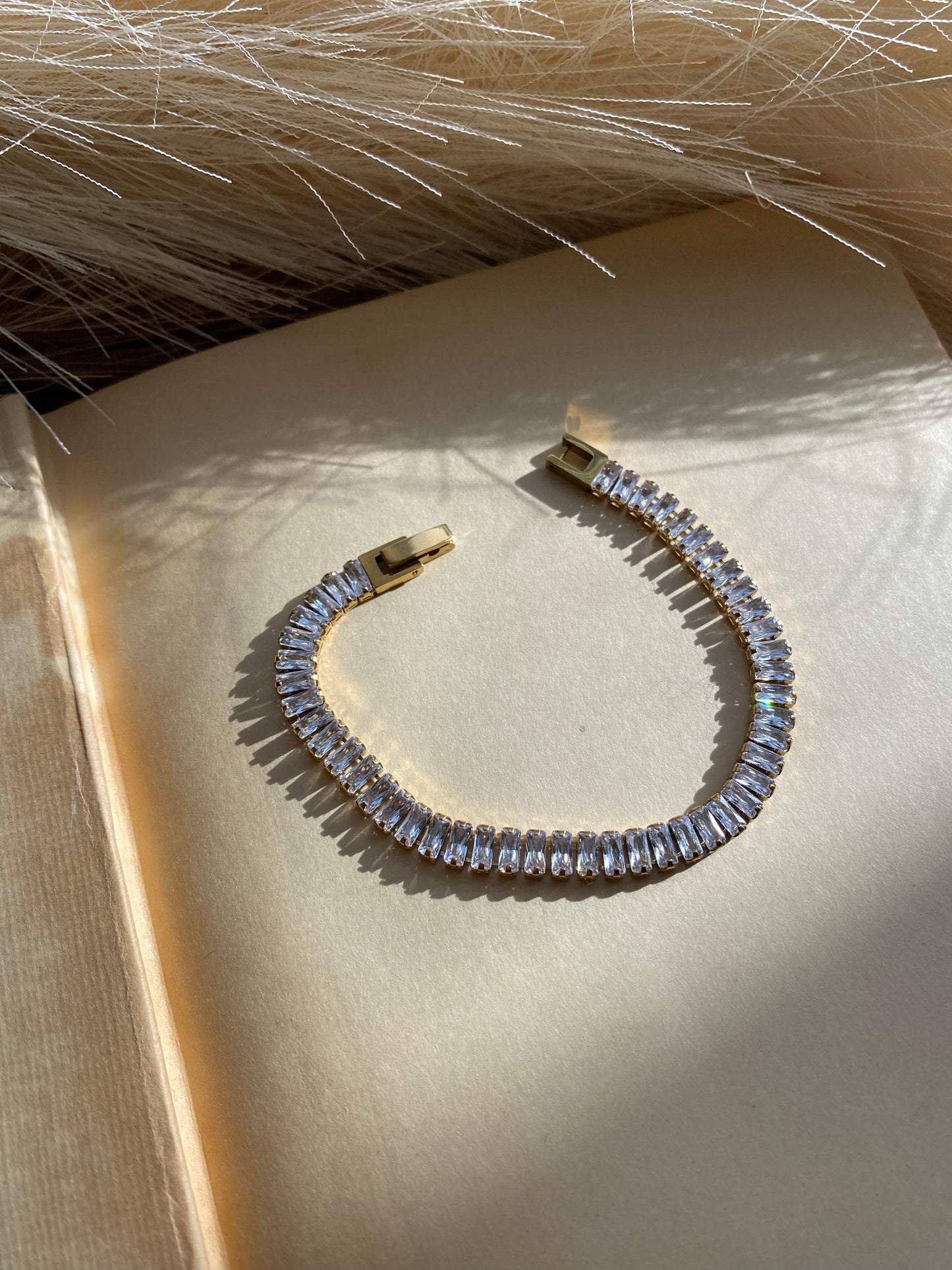 Tennis bracelet